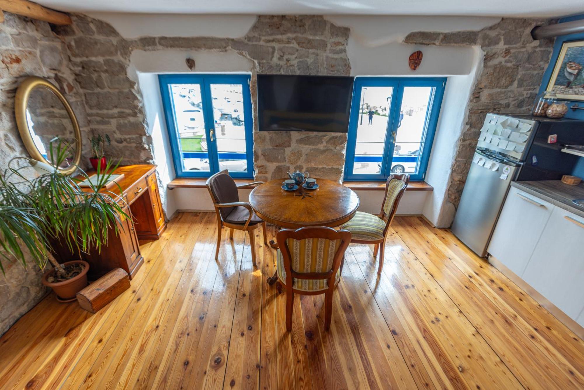 Old House Apartment Водице Екстериор снимка