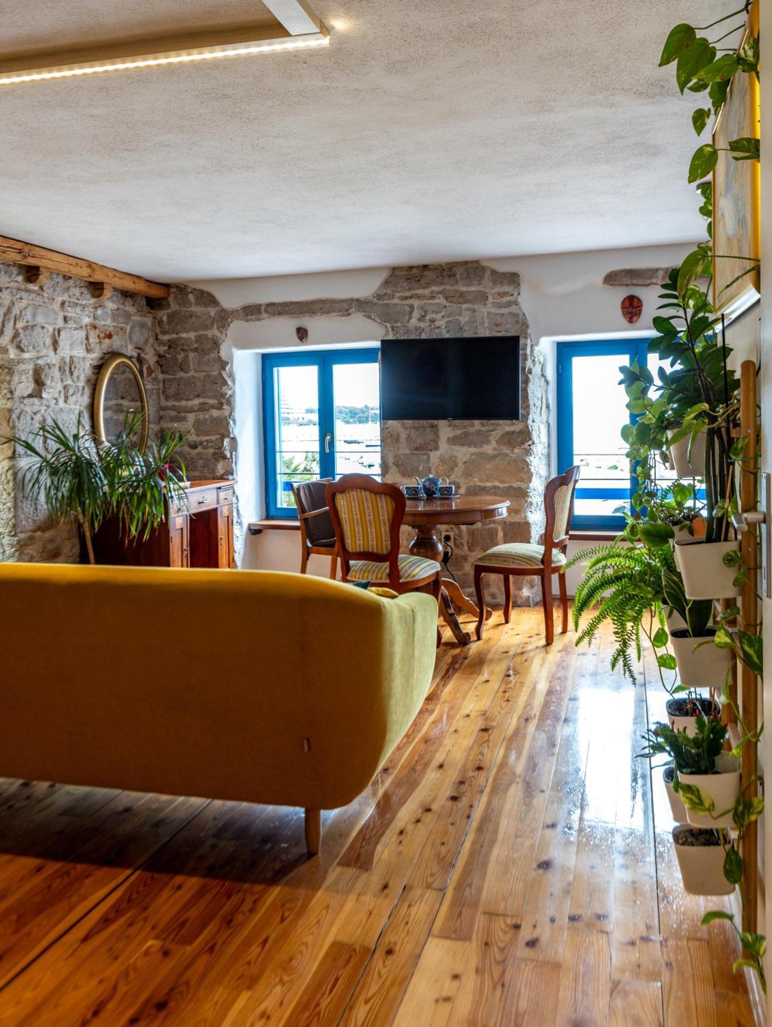 Old House Apartment Водице Екстериор снимка