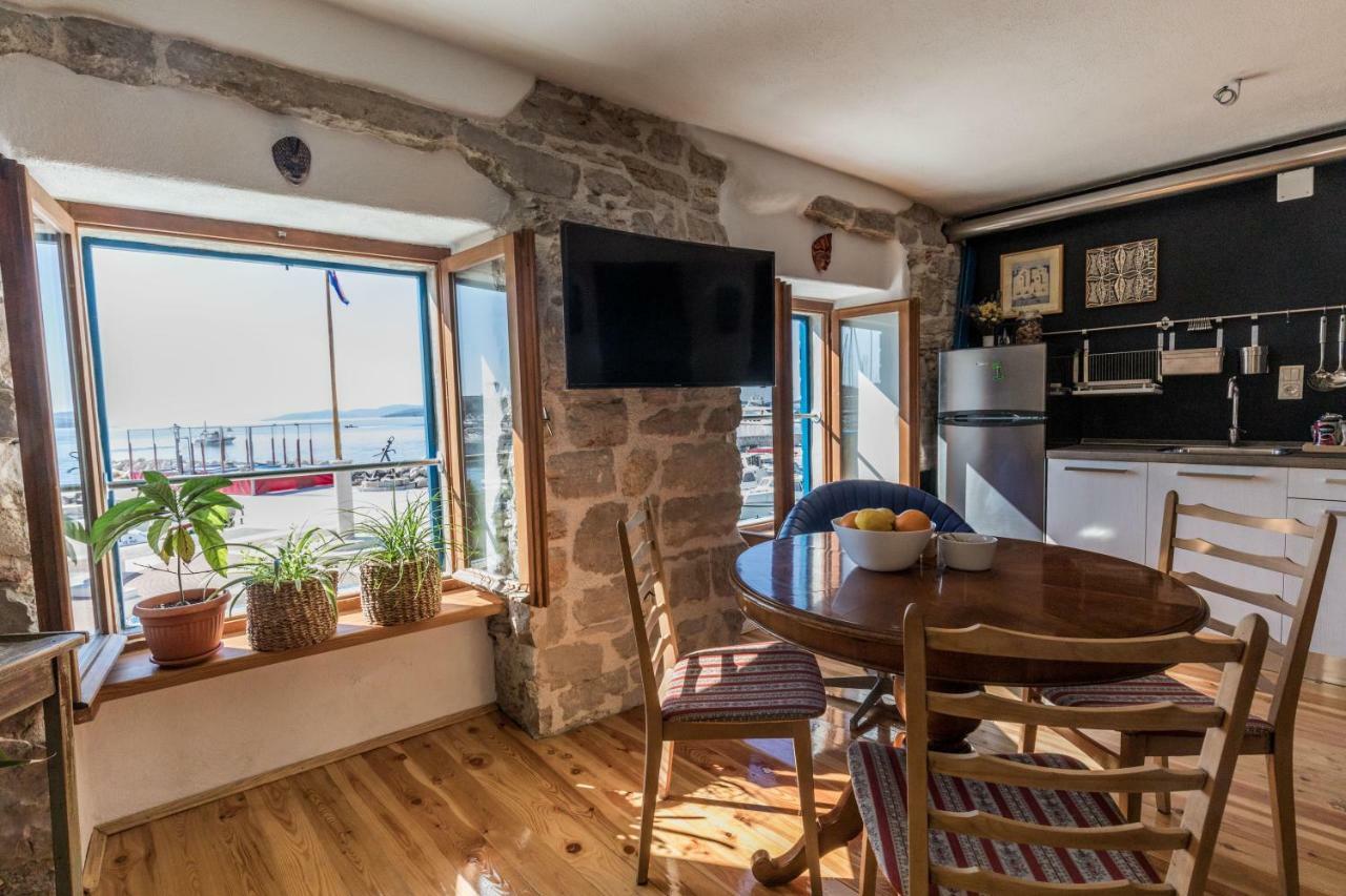 Old House Apartment Водице Екстериор снимка